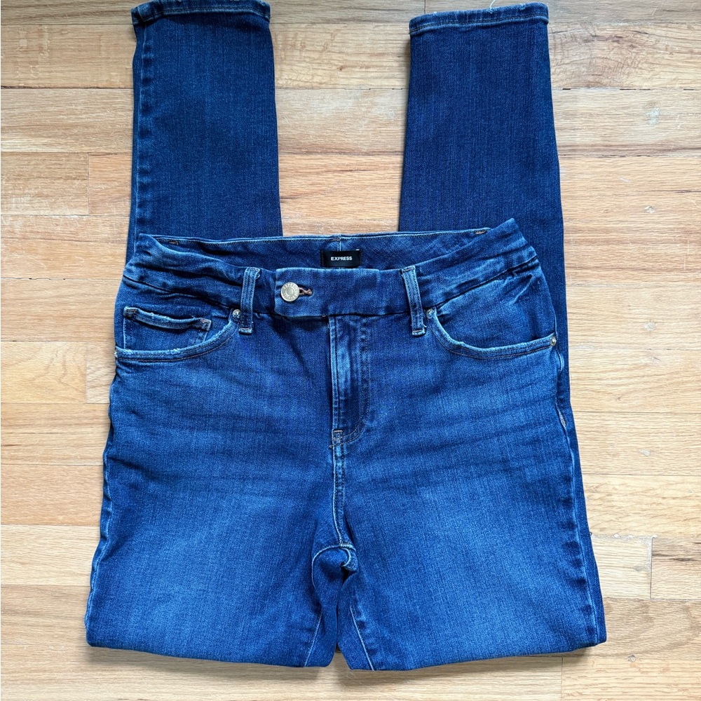 Express women’s skinny mid-rise stretch jeans.
